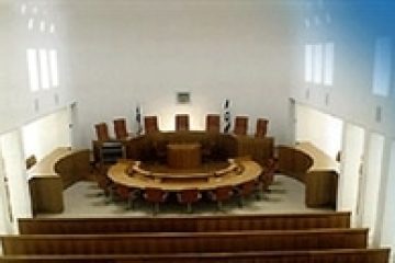 1/12/13 ביהמ"ש המחוזי מסווג את הפסילה כך שהנאשם יכול להמשיך לנהוג בעבודתו